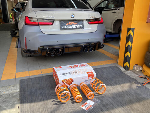 آخرین مورد شرکت BMW 325i با فنرهای کوتاه با کارایی بالا ارتقا یافته است، سبک زندگی رانندگی مرسوم و هیجان انگیز را باز می کند