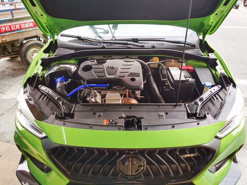 آخرین مورد شرکت MG6 با جعبه ورودی فیبر کربن ارتقا یافته است و بعد جدیدی از عملکرد را باز می کند