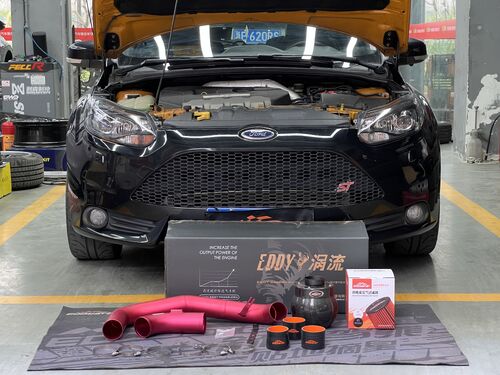 آخرین مورد شرکت 2014 فورد فوکوس ST 2.0T ارتقا می یابد EDDYSTAR کیت مصرف اتمی فیبر کربن